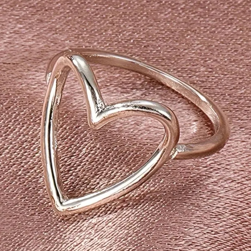 Elegant Silver Heart Ring